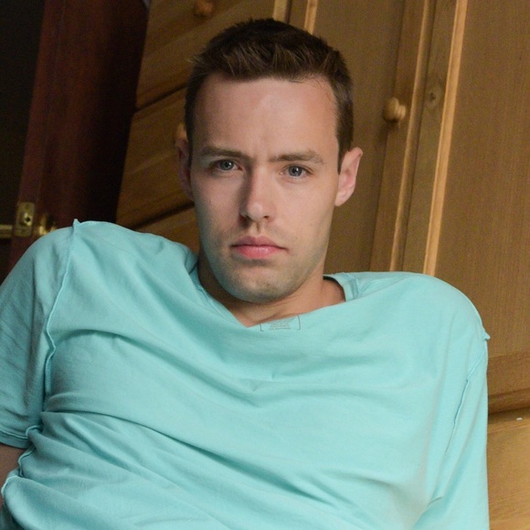 Meet your Posher, Quinn - Picture 1 of 1